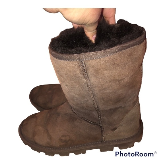 Ugg Essential Short Classic Boot - Picture 5 of 10